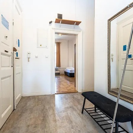 Safarikova 18 Apartment