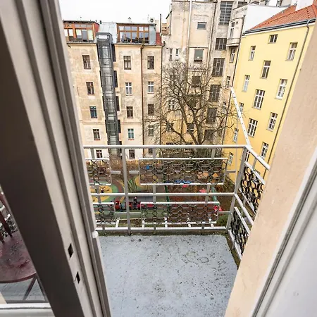 Safarikova 18 * Prague