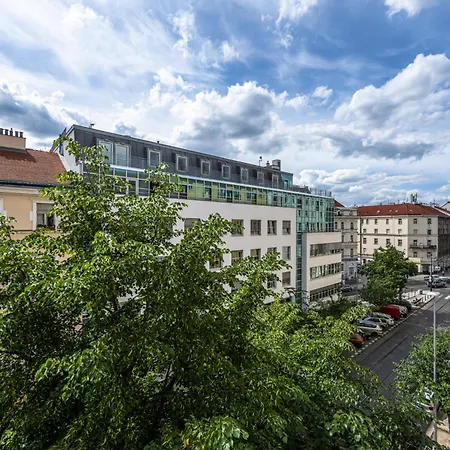 Safarikova 18 * Prague
